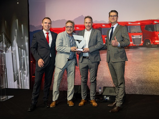 Sales Dealer Award decerne au Groupe Ciron Bart Bosmans Jacques et Franck Ciron Michiel Kuijs